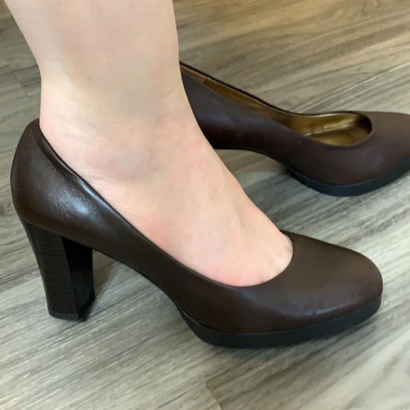 Brown high heels - Picture 3 of 6